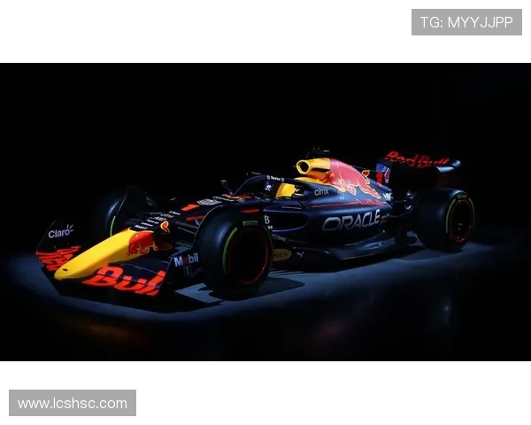 F1赛季最新动态:奔驰车队引擎升级与红牛新策略对决前瞻 F1赛季最新动态:奔驰车队引擎升级与红牛新策略对决前瞻