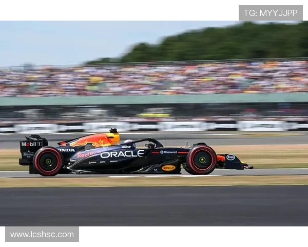 F1赛季激战正酣红牛车队强势领跑法拉利与梅赛德斯全力追赶 F1赛季激战正酣红牛车队强势领跑法拉利与梅赛德斯全力追赶