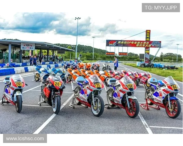 摩托GP赛季最新动态：顶级车手激烈角逐，赛事成绩引发广泛讨论