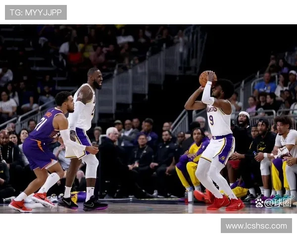 詹姆斯领衔湖人逆转取胜西部排名再起波澜季后赛格局生变引发关注